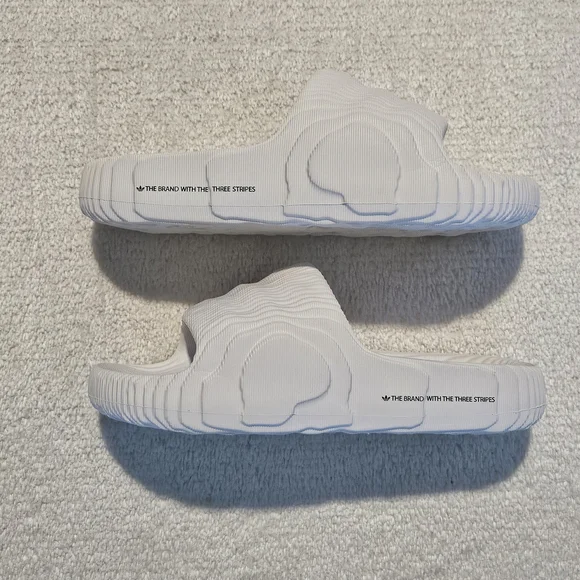 NEW Adidas Adilette 22 Women's Slides Size 8.5 White Minimalist Streetwear Avant - Picture 2 of 9